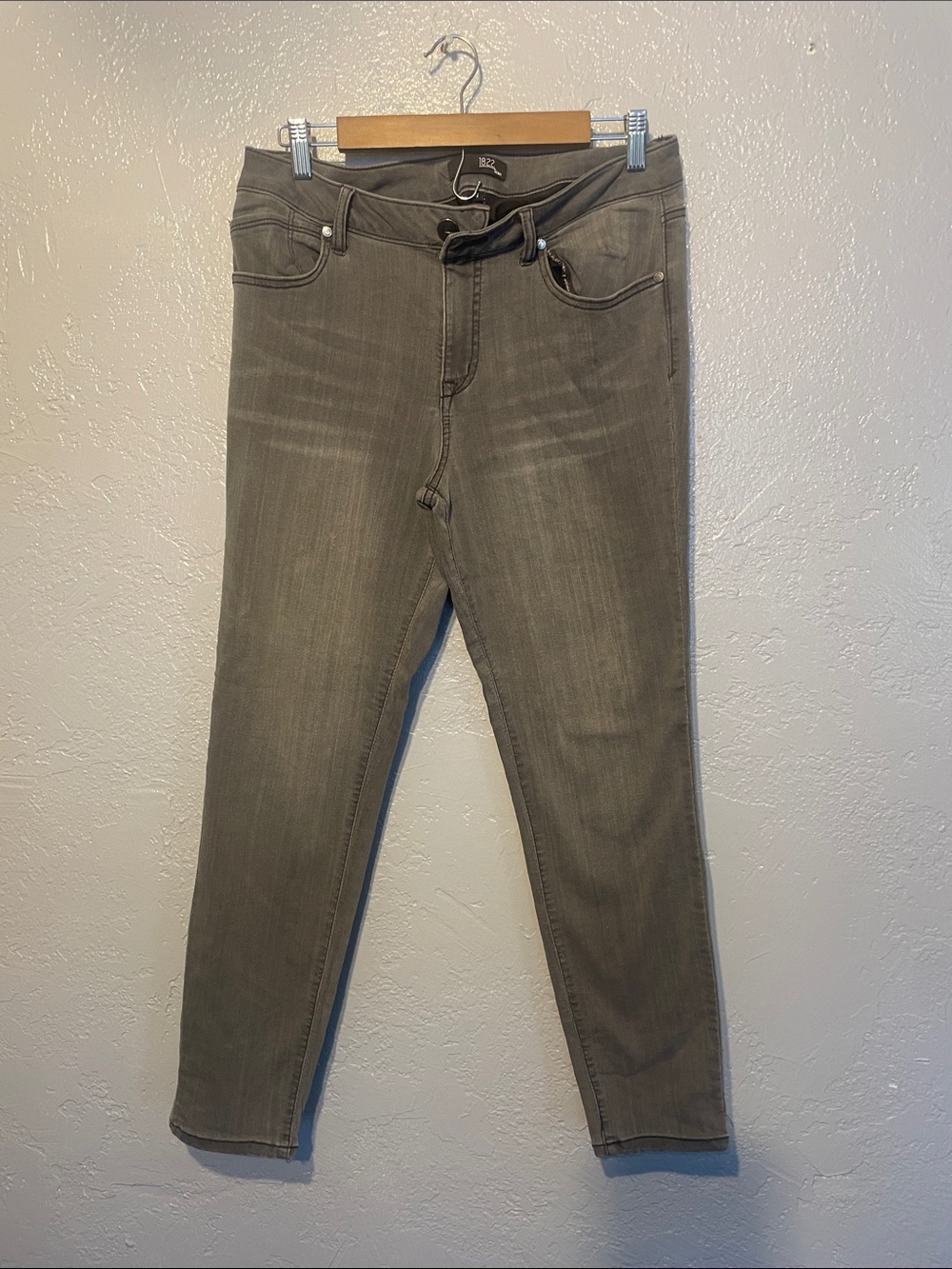 1822 Denim Women's Slim Jeggings in Charcoal Gray